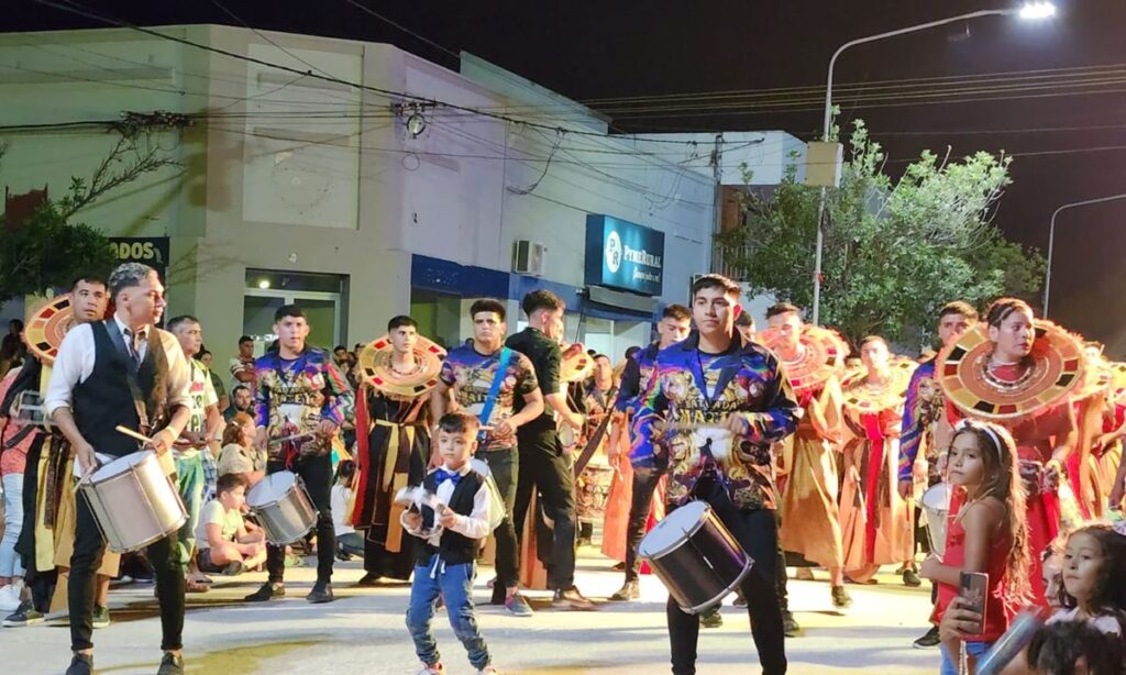 EL SENADOR MICHLIG PARTICIPÓ EN CERES JUNTO A LA INTEDENTE DUPOUY DE LA 2DA. NOCHE DE CARNAVALES 2024