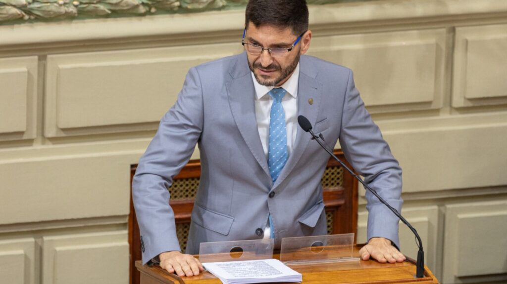 “CON AUSTERIDAD, EN EL PRIMER TRIMESTRE BAJAMOS UN 40 % LOS GASTOS DEL ESTADO”