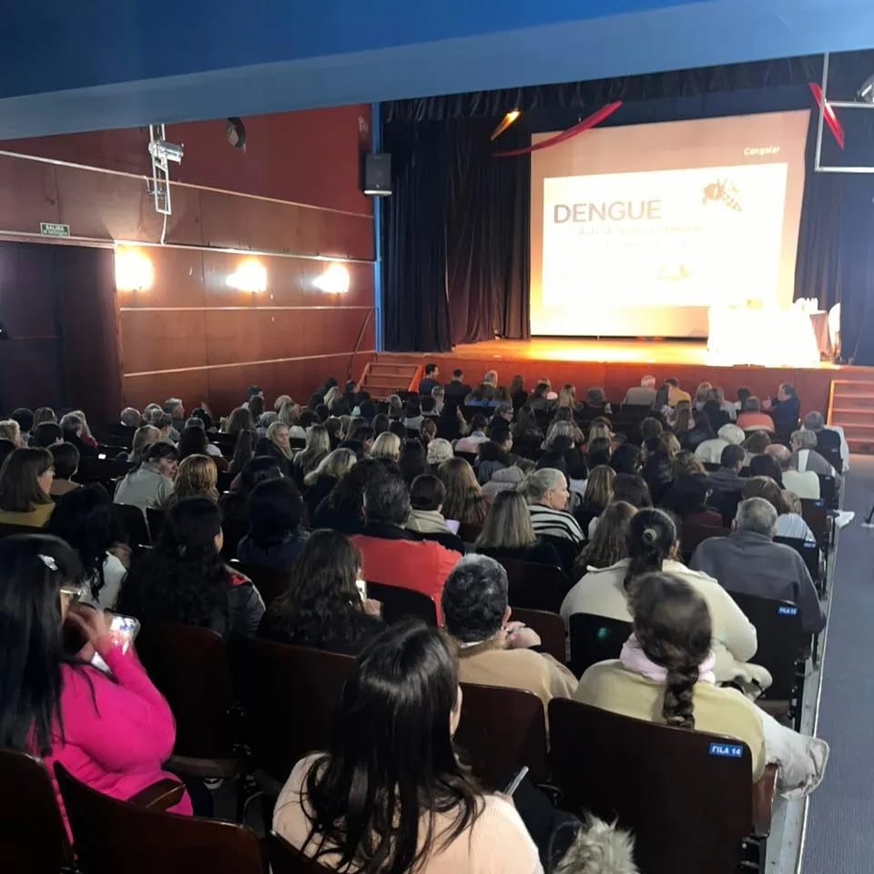 SE LLEVÓ A CABO LA CONFERENCIA SOBRE LA PROBLEMÁTICA DEL DENGUE A CARGO DEL DR. HUGO PIZZI