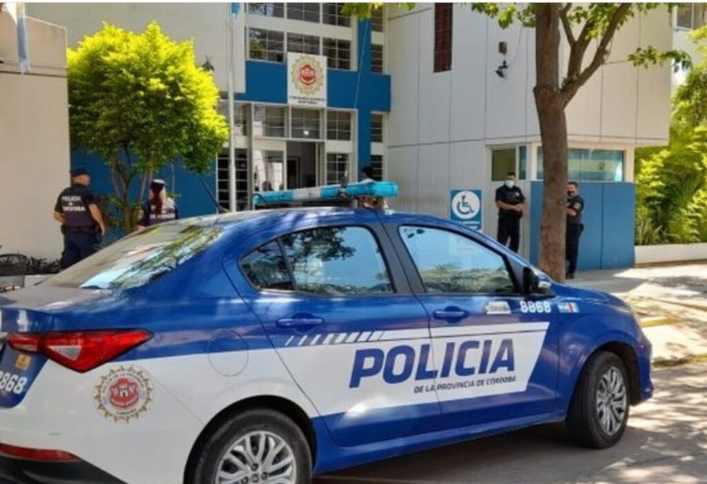 MORTEROS: INGRESO A LOCAL COMERCIAL