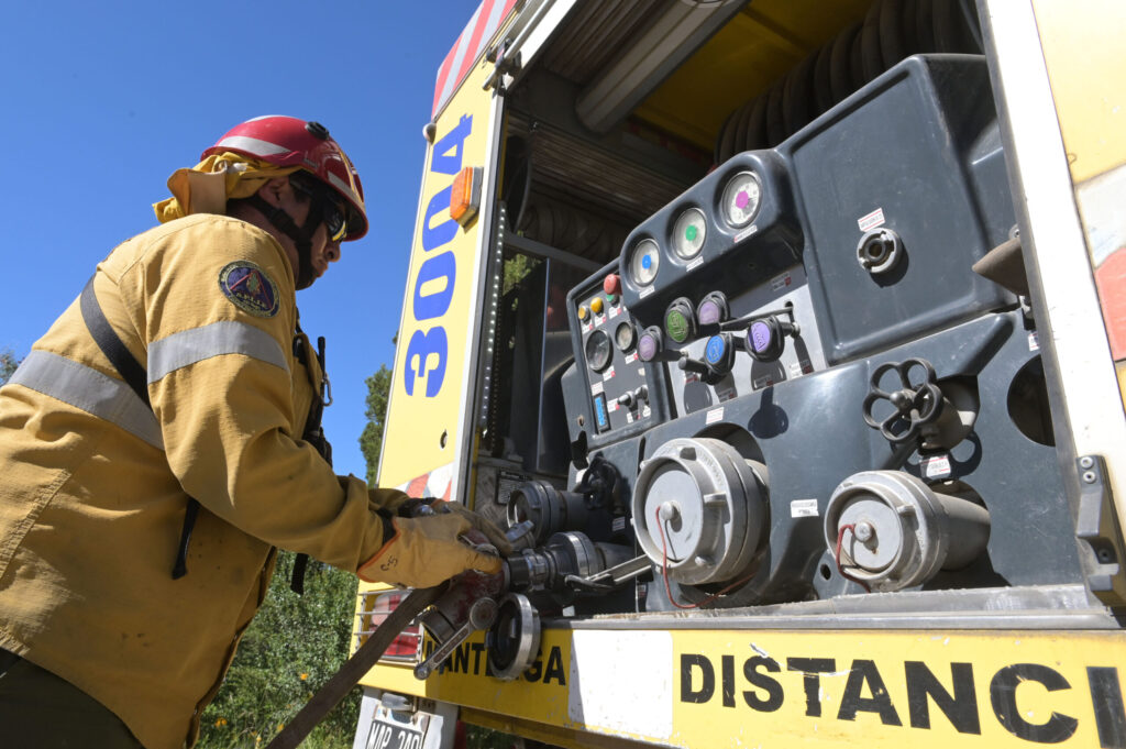 INTENSO TRABAJO DE BRIGADISTAS SANTAFESINOS EN EL COMBATE DE INCENDIOS EN LA PATAGONIA