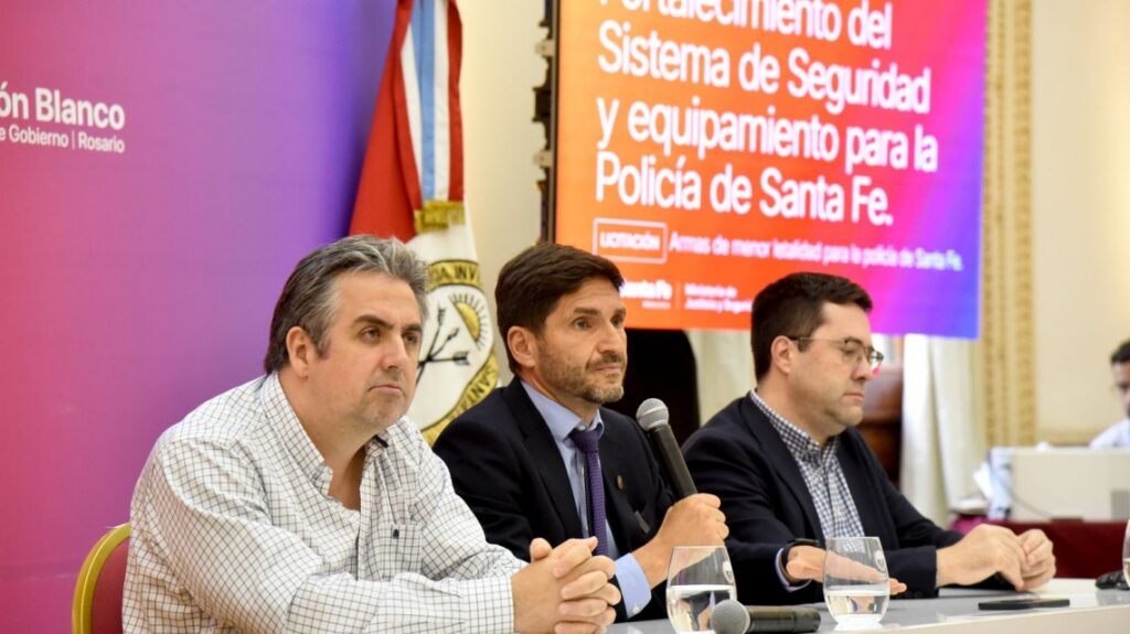 PULLARO: “LA POLICÍA UTILIZARÁ ARMAS DE BAJA LETALIDAD PARA GARANTIZAR ORDEN EN LA SOCIEDAD Y MAYORES NIVELES DE PAZ”