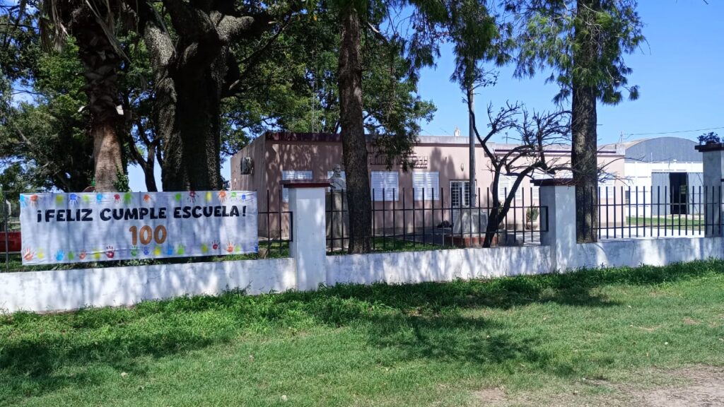 LA ESCUELA N° 6220 “MARTIN FIERRO” DE DOS ROSAS Y LA LEGUA CUMPLIÓ AYER SUS 100 AÑOS