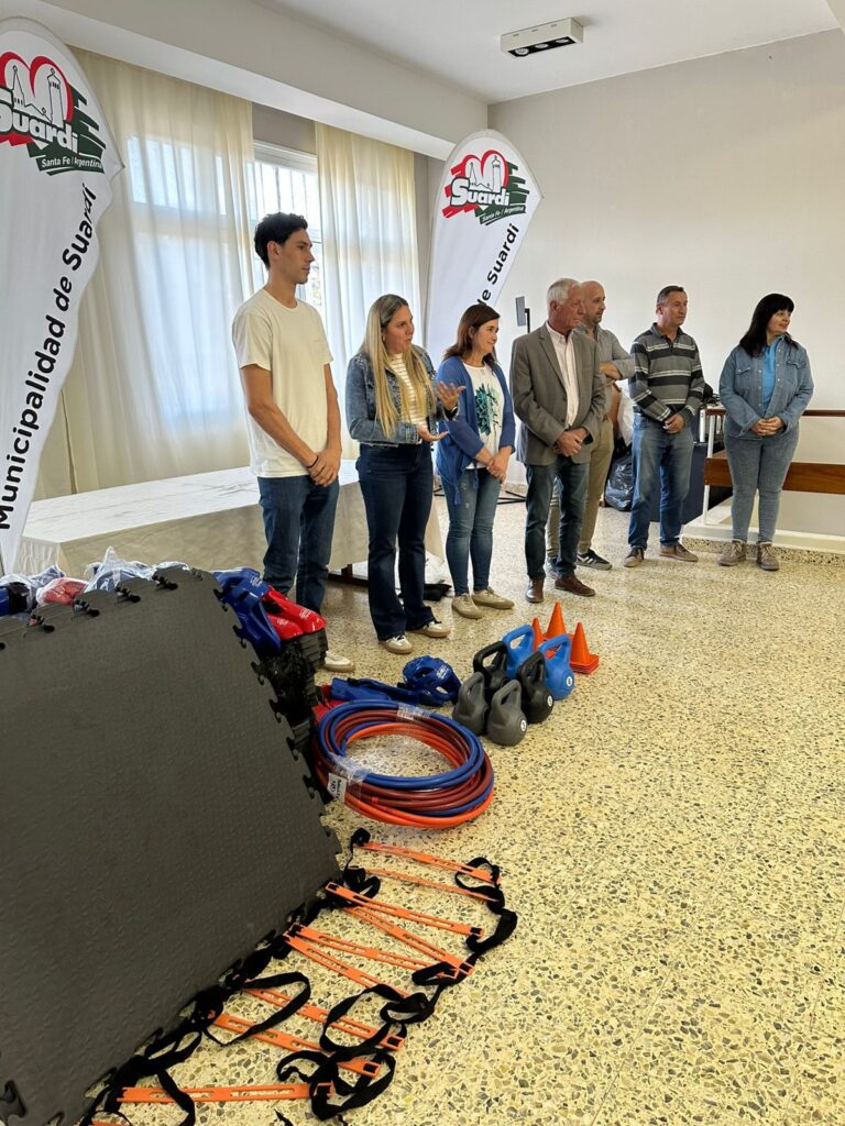 LA PROVINCIA ENTREGÓ ELEMENTOS DEPORTIVOS AL MUNICIPIO