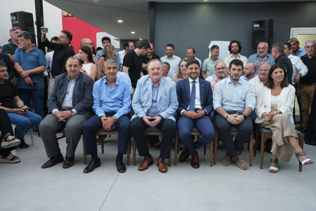 EN UN MULTITUDINARIO ACTO, FELIPE MICHLIG ASUMIÓ UN NUEVO MANDATO COMO PRESIDENTE DE LA UCR PROVINCIAL