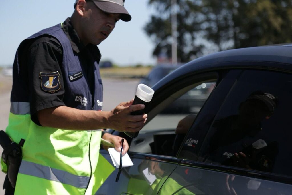 OPERATIVO VERANO: QUÉ DOCUMENTACIÓN EXIGEN LOS CONTROLES PROVINCIALES EN RUTAS DURANTE LAS FIESTAS Y LAS VACACIONES