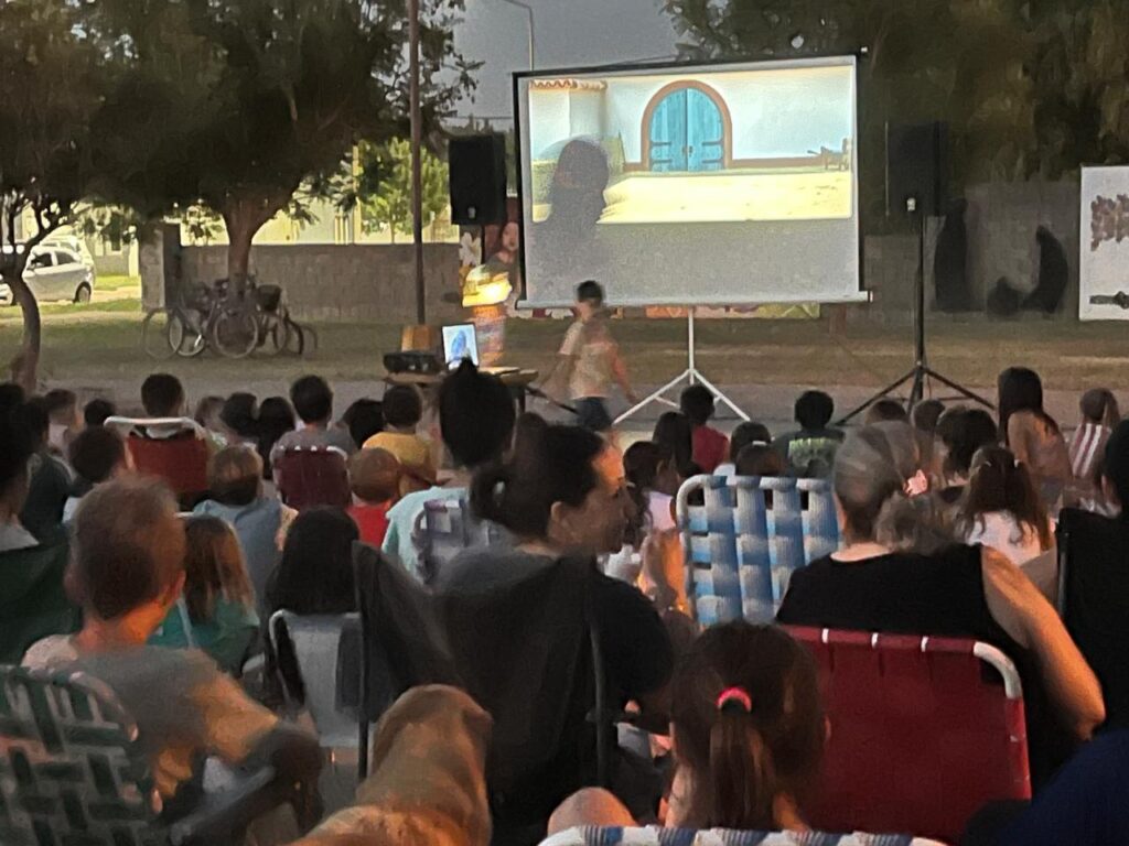 GRAN CONVOCATORIA EN LA PRIMERA NOCHE DE “CINE BAJO LAS ESTRELLAS”