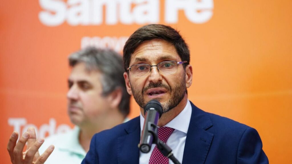 PULLARO: “NINGÚN PERSONAL POLICIAL NI DEL SERVICIO PENITENCIARIO DE SANTA FE VA A TENER UN SUELDO INFERIOR A $ 1.350.000”