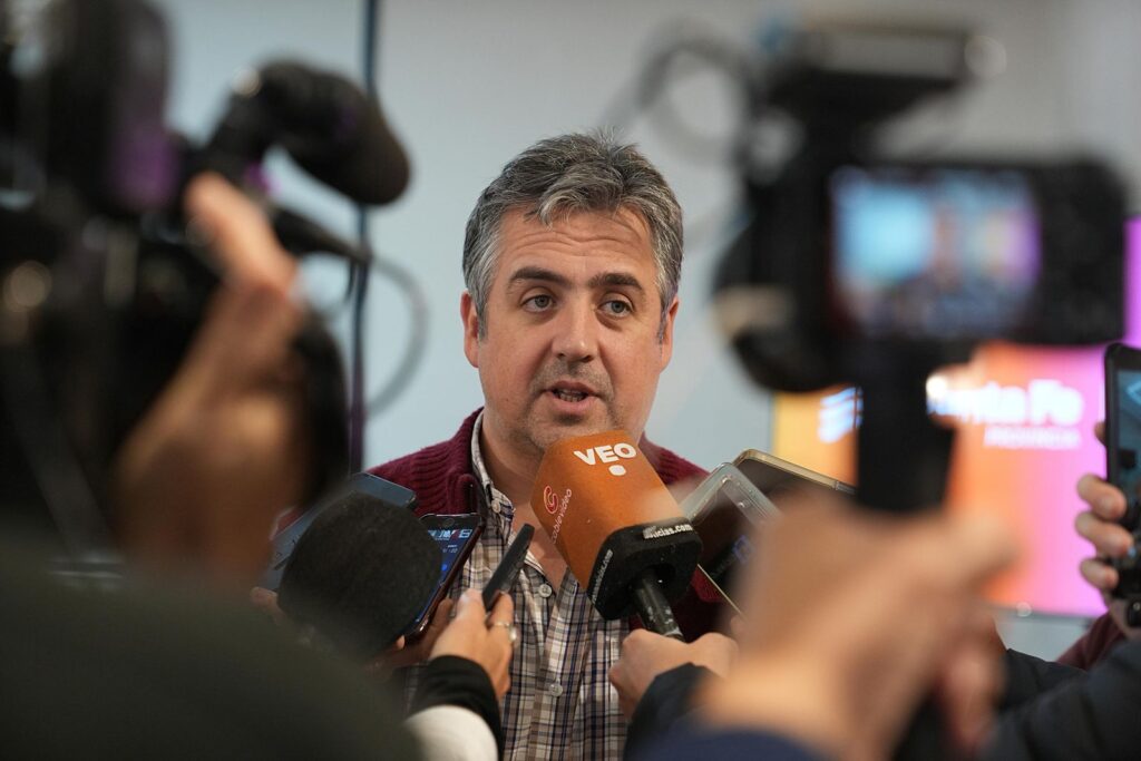 “CARA LA JODITA”: LA REACCIÓN DEL PRIMER PADRE NOTIFICADO POR EL GOBIERNO POR EL COSTO DEL OPERATIVO POR AMENAZAS A ESCUELAS