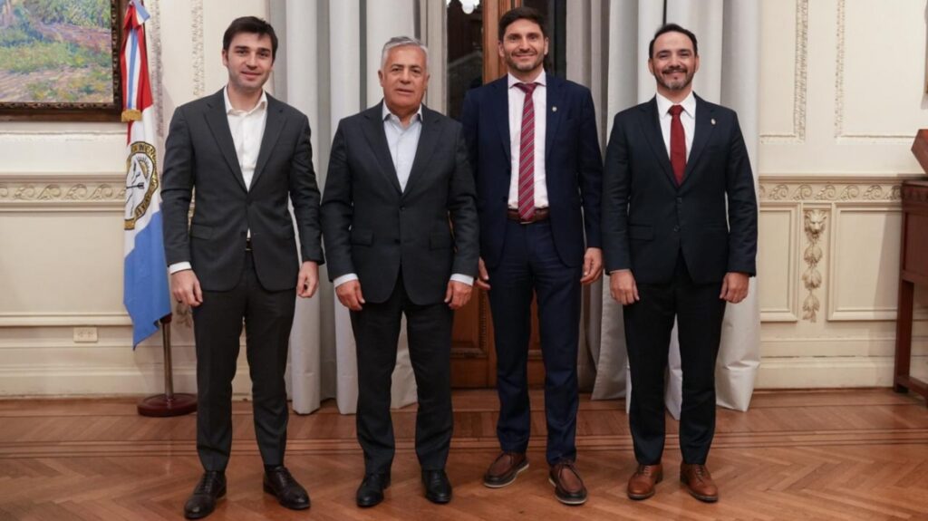 PULLARO SE REUNIÓ EN ROSARIO CON LOS GOBERNADORES DE MENDOZA, CHUBUT Y CORRIENTES