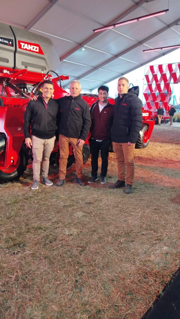 FUNCIONARIOS MUNICIPALES ACOMPAÑARON A EMPRESAS LOCALES EN AGROACTIVA