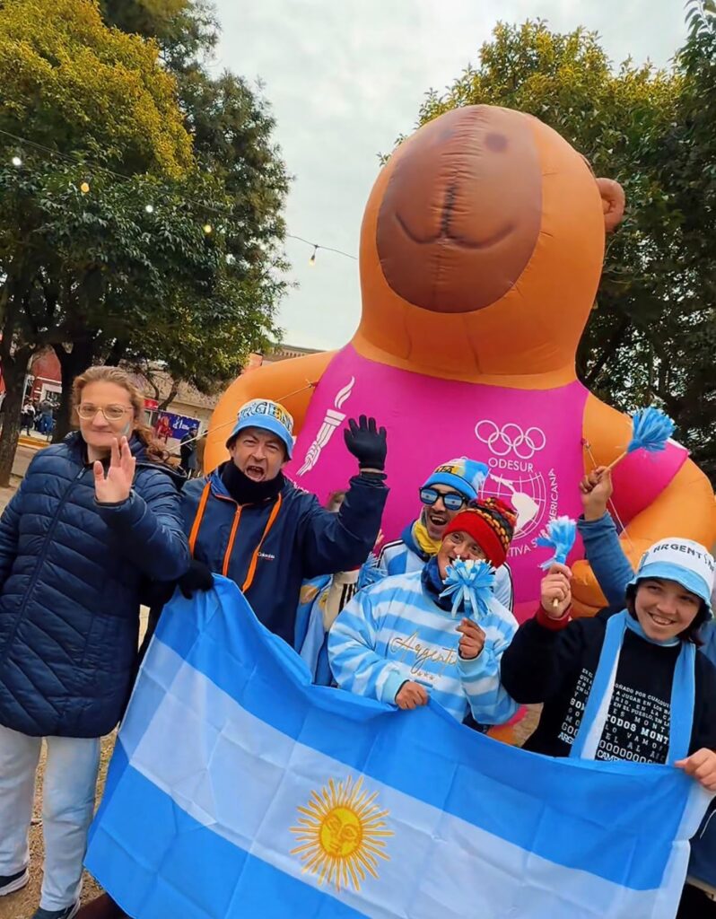 SUARDI VIVIÓ LA PREVIA DE LOS JUEGOS SURAMERICANOS SANTA FE 2026 CON LA VISITA DE LA MASCOTA OFICIAL “CAPI”