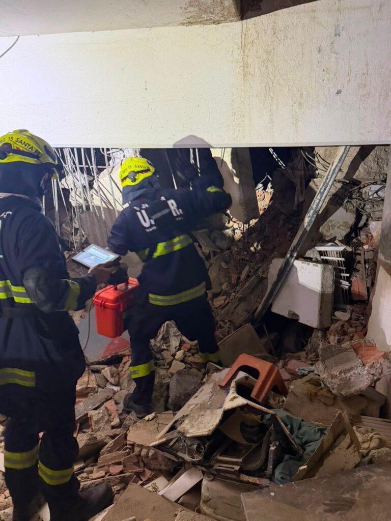 ESCÁNER, SENSORES Y PERROS: CÓMO FUE LA PRIMERA BÚSQUEDA DE LA BRIGADA SANTAFESINA EN LA ZONA DE DESASTRE DE VENEZUELA