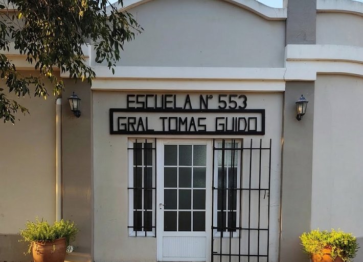 LA ESCUELA Nº 553 DE COLONIA DOS ROSAS Y LA LEGUA RECIBIÓ UN APORTE PARA OBRAS Y SU 125º ANIVERSARIO