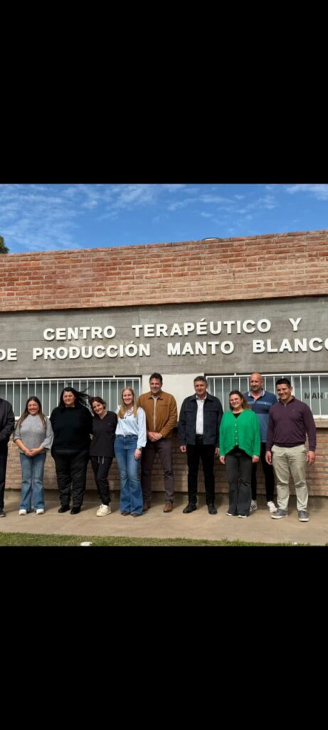 LA MINISTRA VICTORIA TEJEDA VISITÓ EL CENTRO TERAPÉUTICO DE PRODUCCIÓN “MANTO BLANCO” DE SUARDI